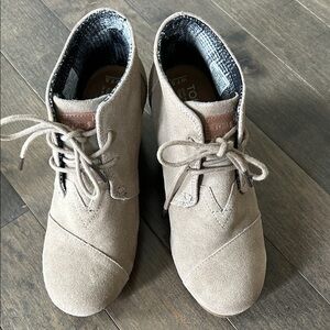 Toms Women's Beige Suede Ankle Booties